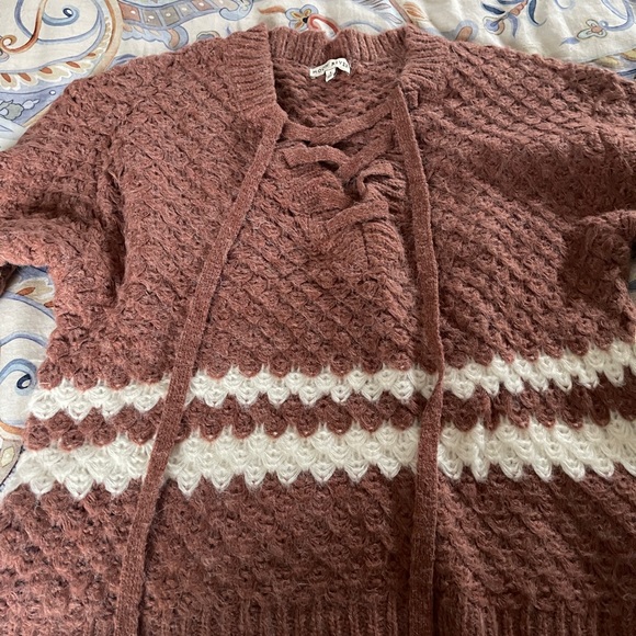 Moon & River lace up distressed sweater mauve color - Picture 5 of 5